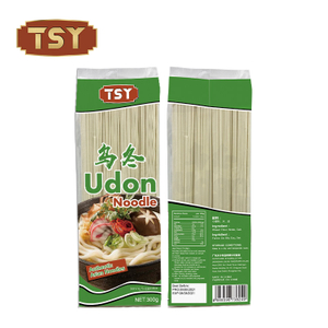 Autentici noodles saltati in padella in stile giapponese Udon